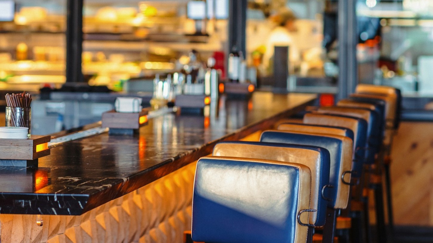 Владельцы баров и кафе в Петербурге обсуждают очередные потенциальные запреты