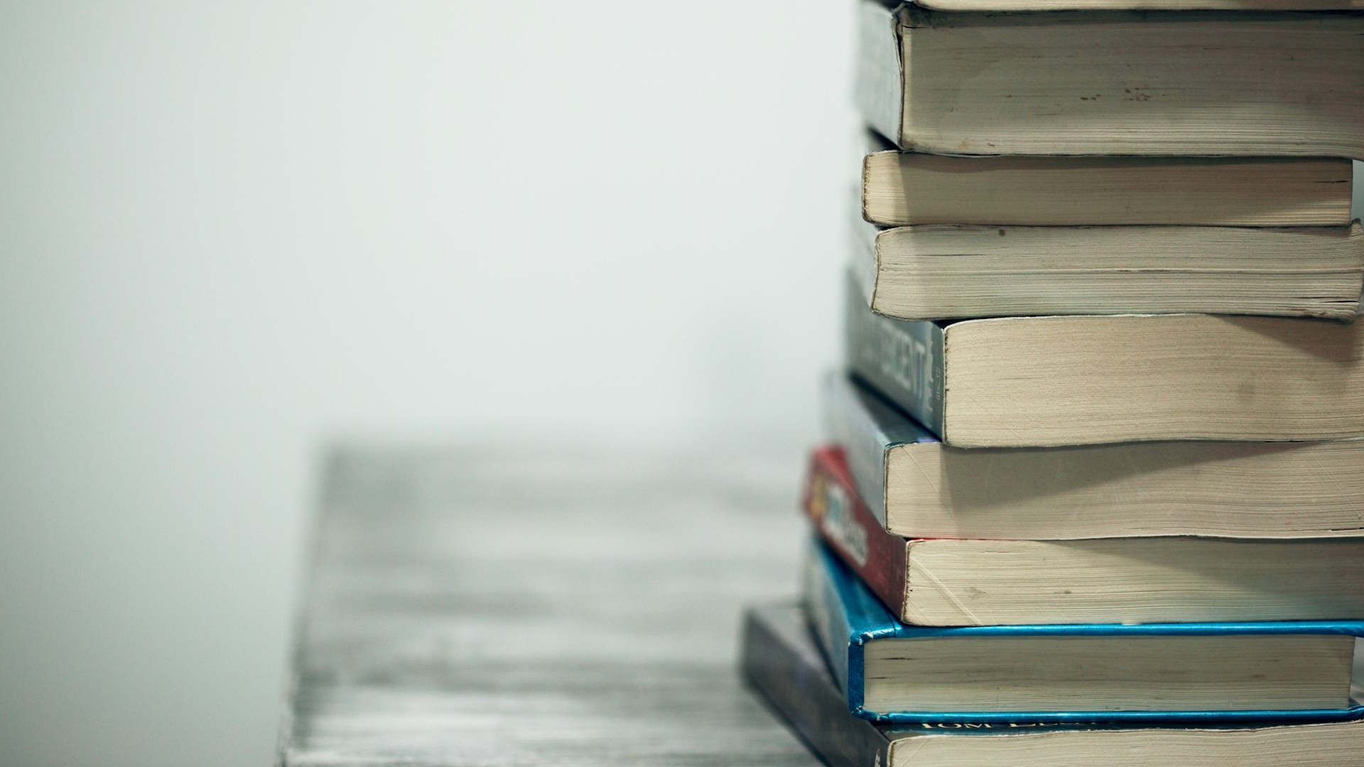 Книги для родителей: жители Петербурга увлеклись нехудожественной литературой