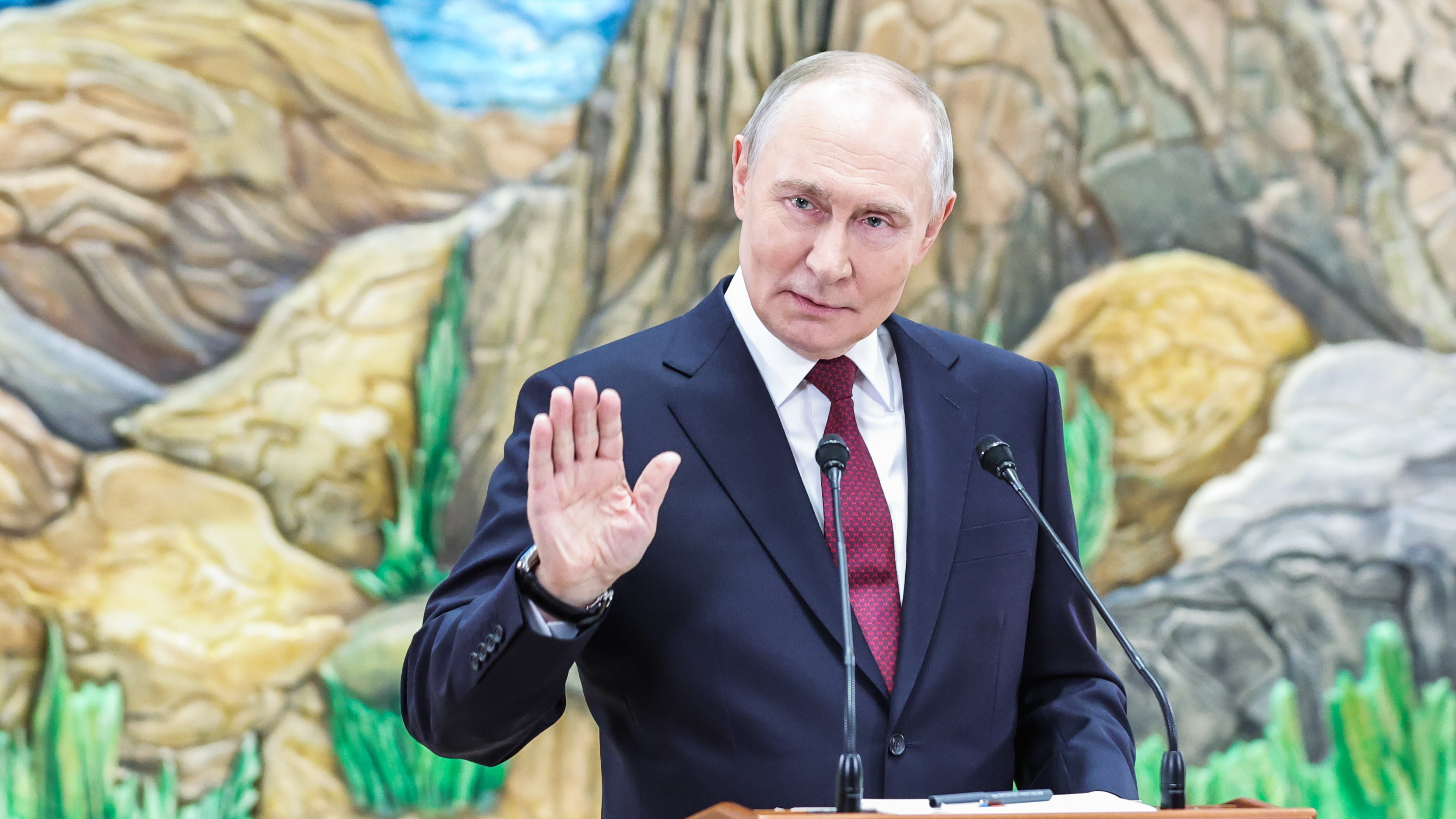 Путин: Россия не собирается возвращаться в G8