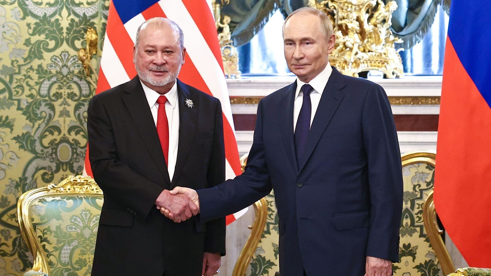 Путин в Петербурге встретится с верховным правителем Малайзии султаном Ибрагимом