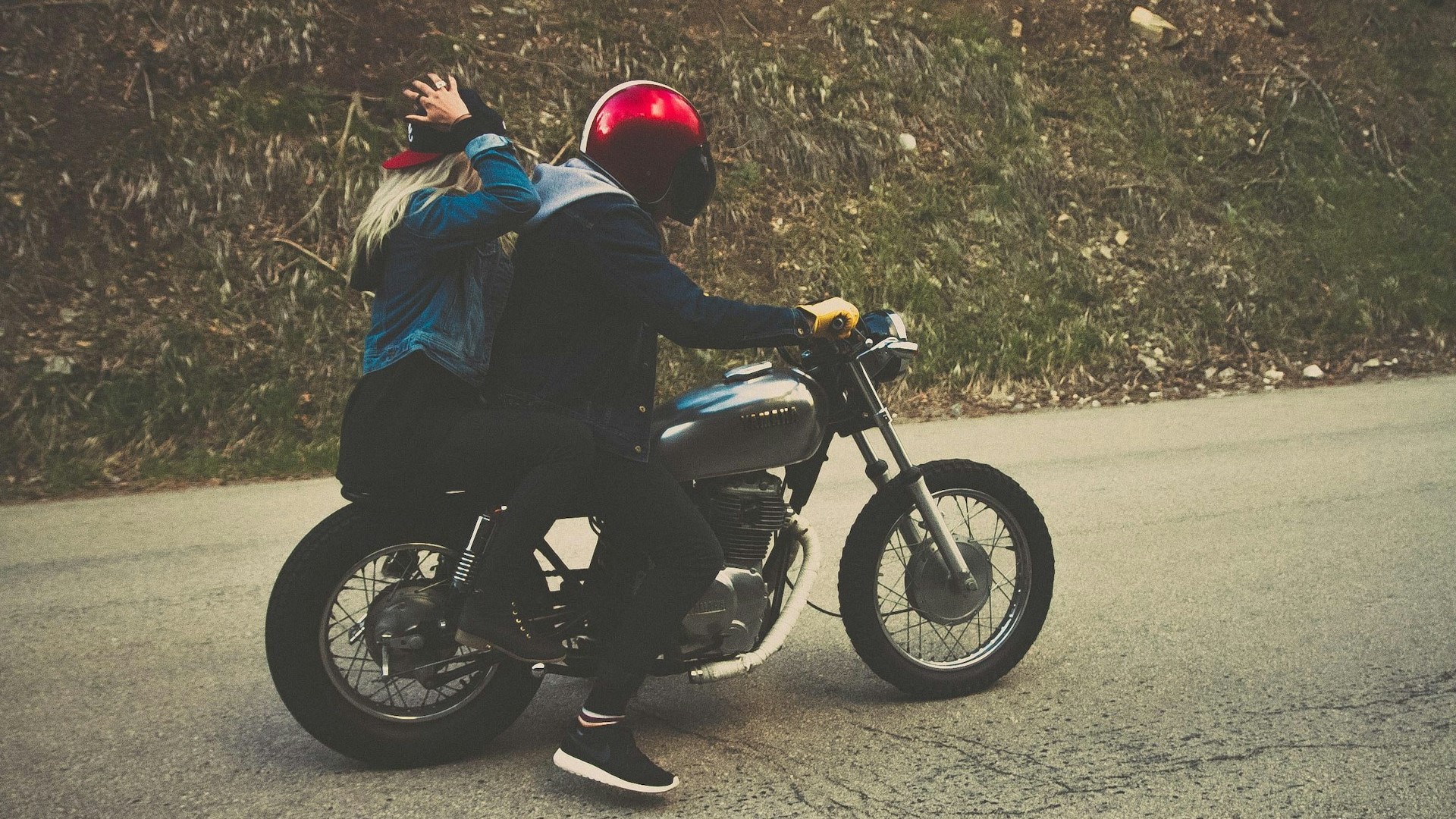 Госдума предлагает ограничить доступ подростков к питбайкам и покупке бензина