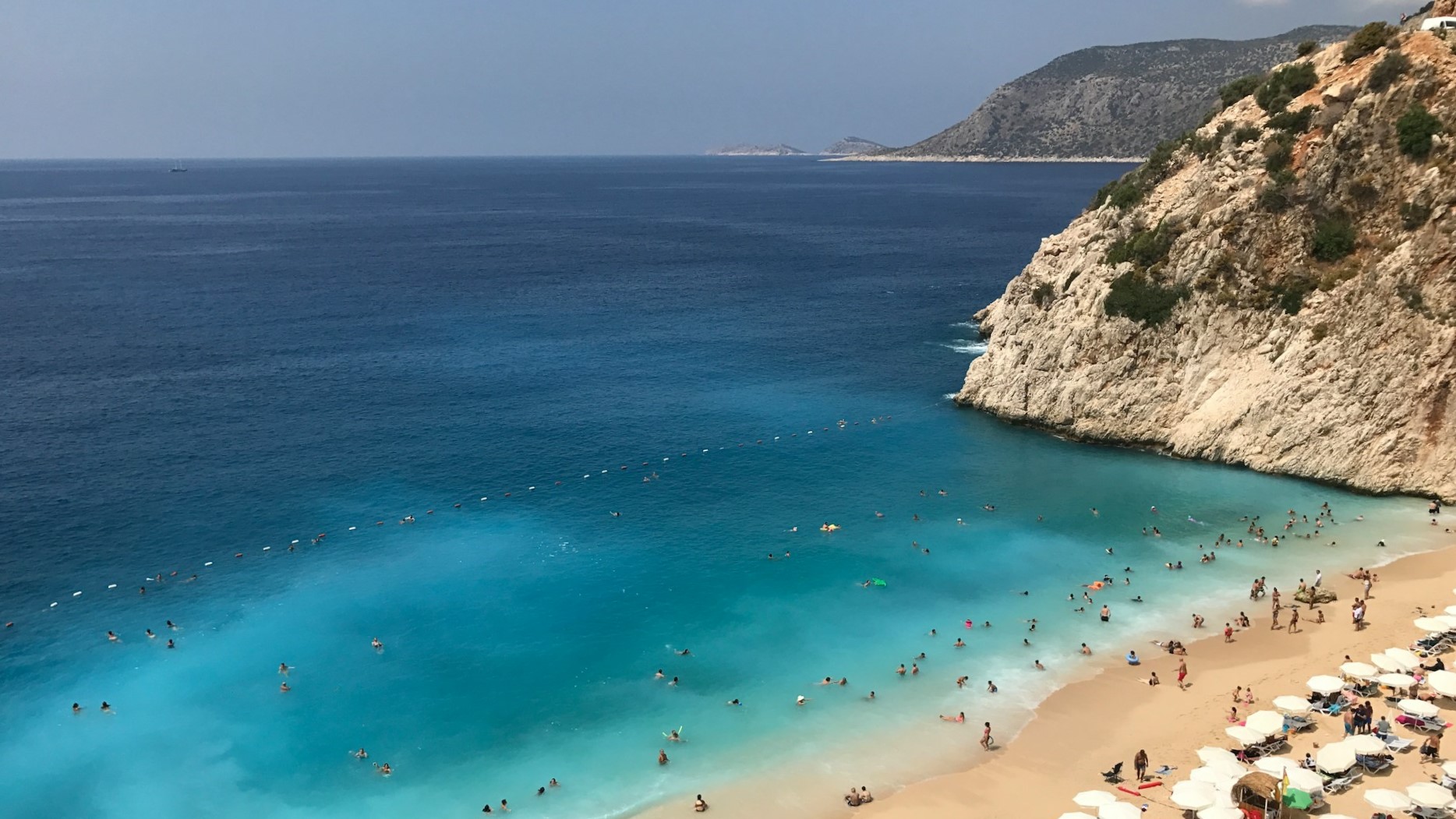 Более половины россиян хотели бы зимовать в теплых странах или регионах