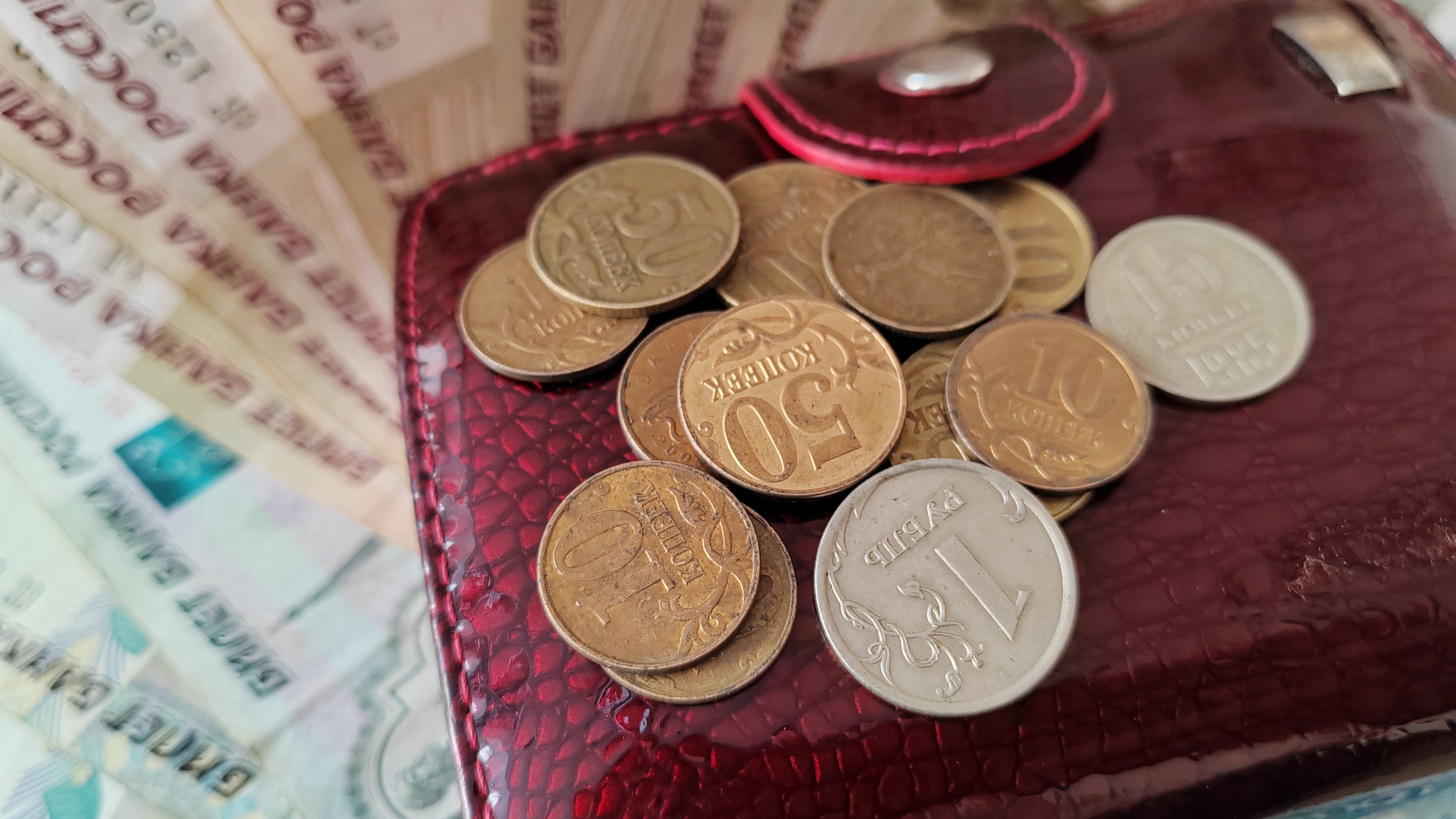 В Смольном ожидают снижения ключевой ставки в 2026 году до 12-13%