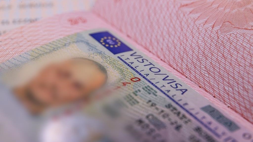 Консульства Франции и Италии продолжают выдавать россиянам мультишенген