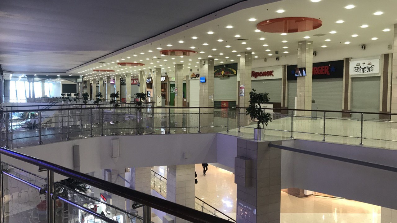 Магазины одежды сократили долю в ТЦ минимум на 10% за 2025 год