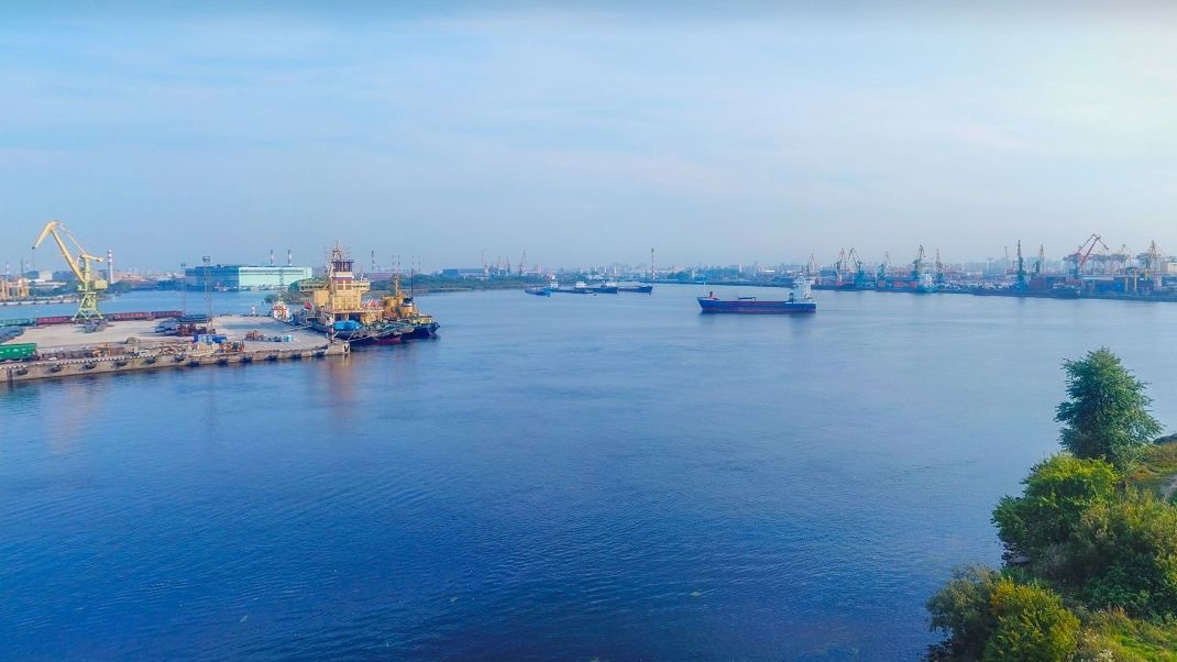 Беглов просит правительство РФ снизить арендную плату за использование причалов в порту Петербурга