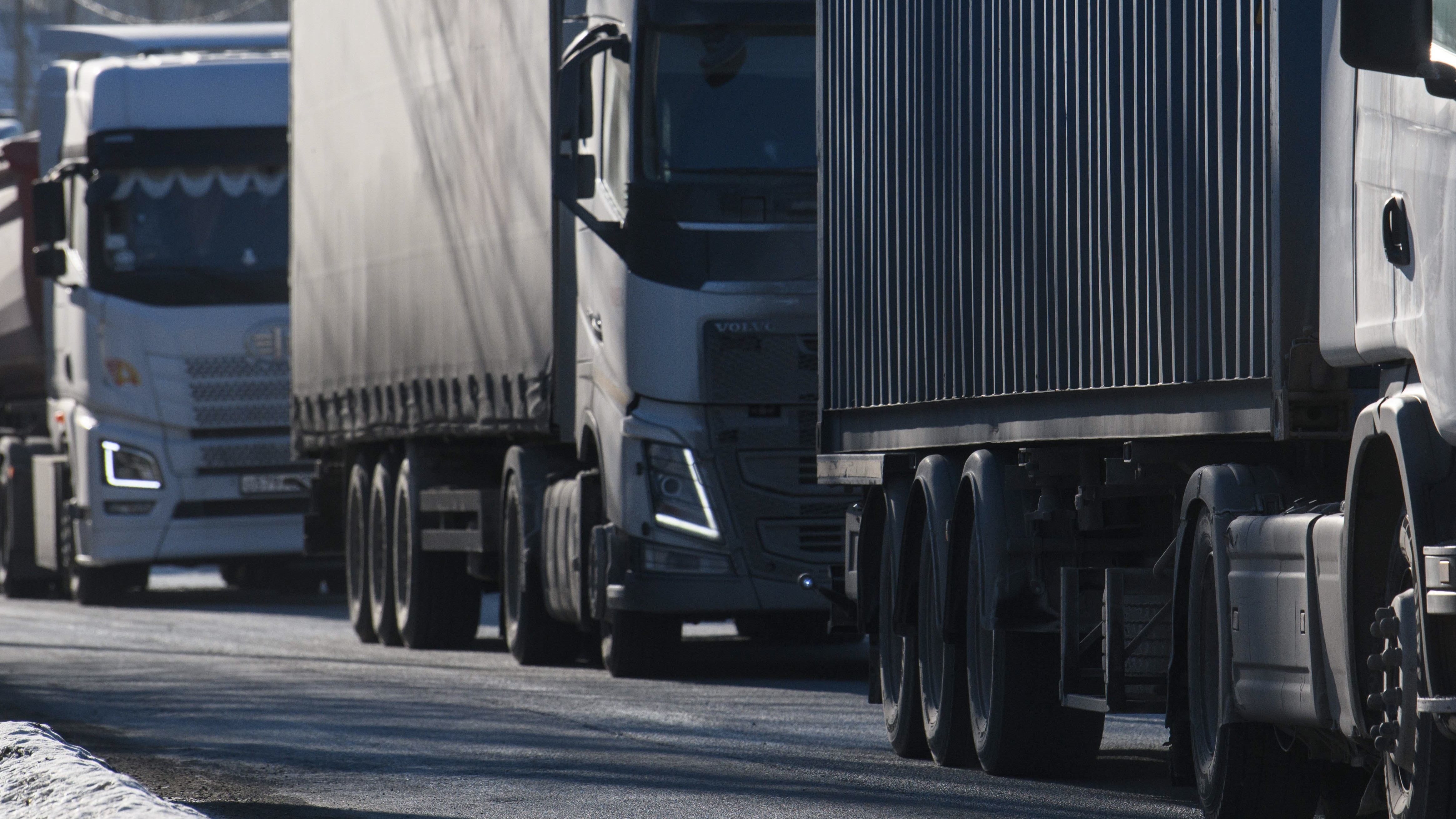 Рынок новых тяжелых грузовиков в ноябре упал на 46%