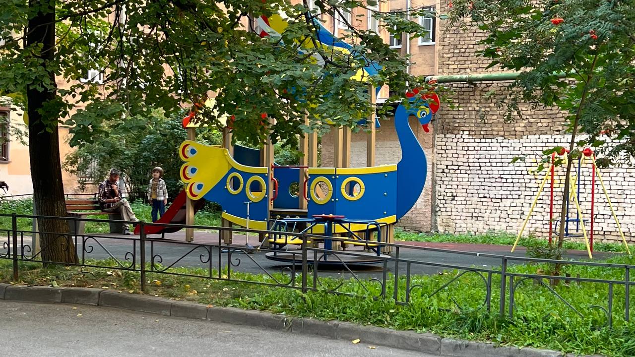В Петербурге 50% осмотренных детских площадок оказались с нарушениями