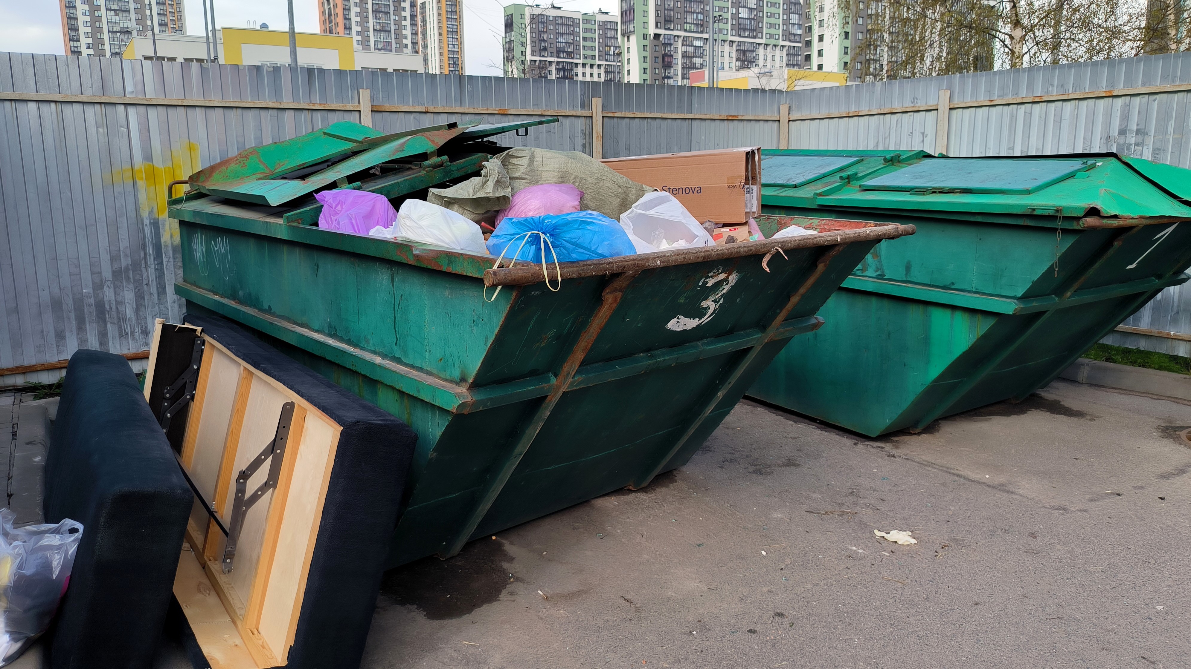 Петербуржцы больше не смогут выбрасывать стройотходы в контейнеры для ТКО