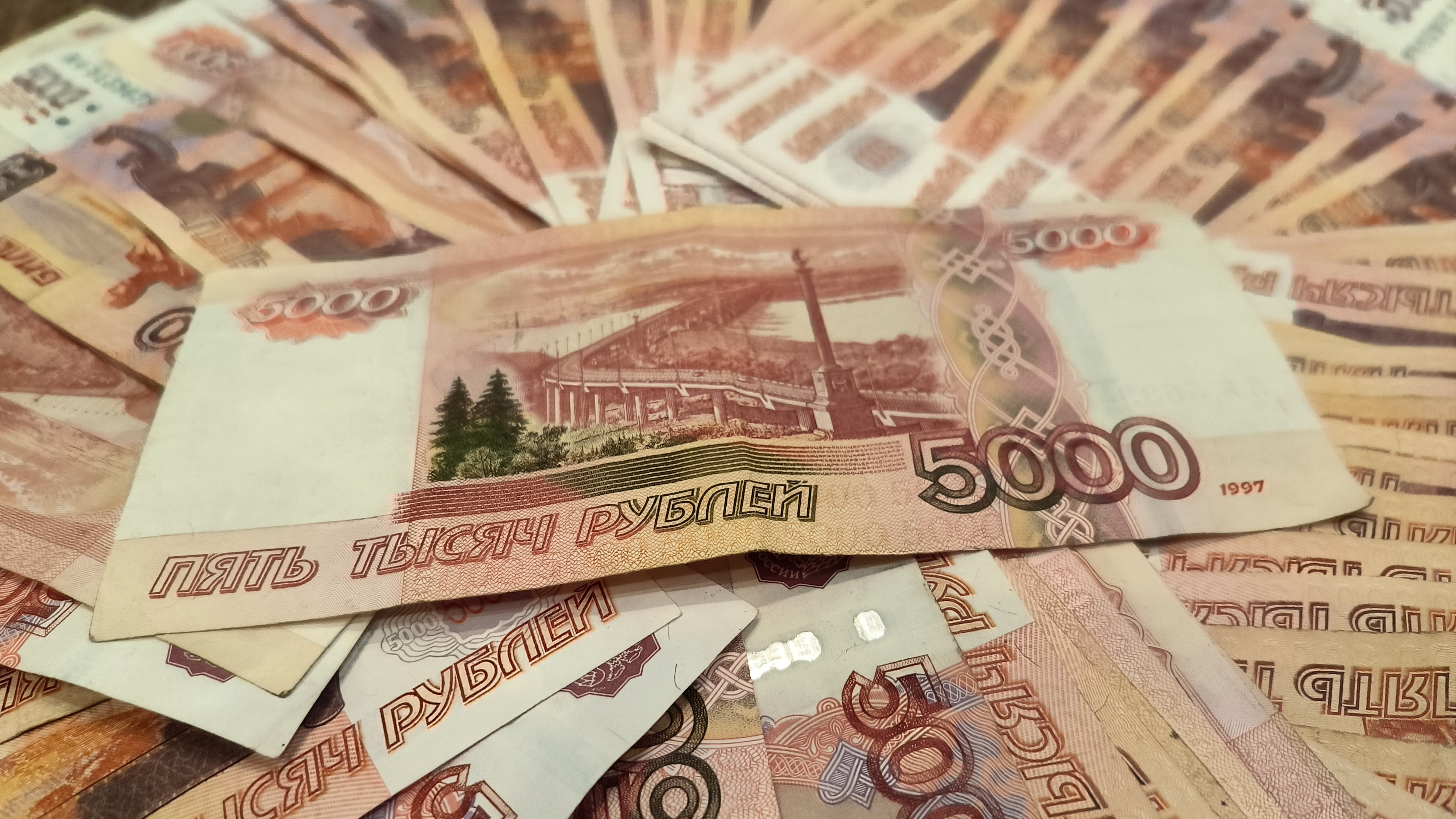 Объем выданных автокредитов в РФ в 2025 году снизился на 30%