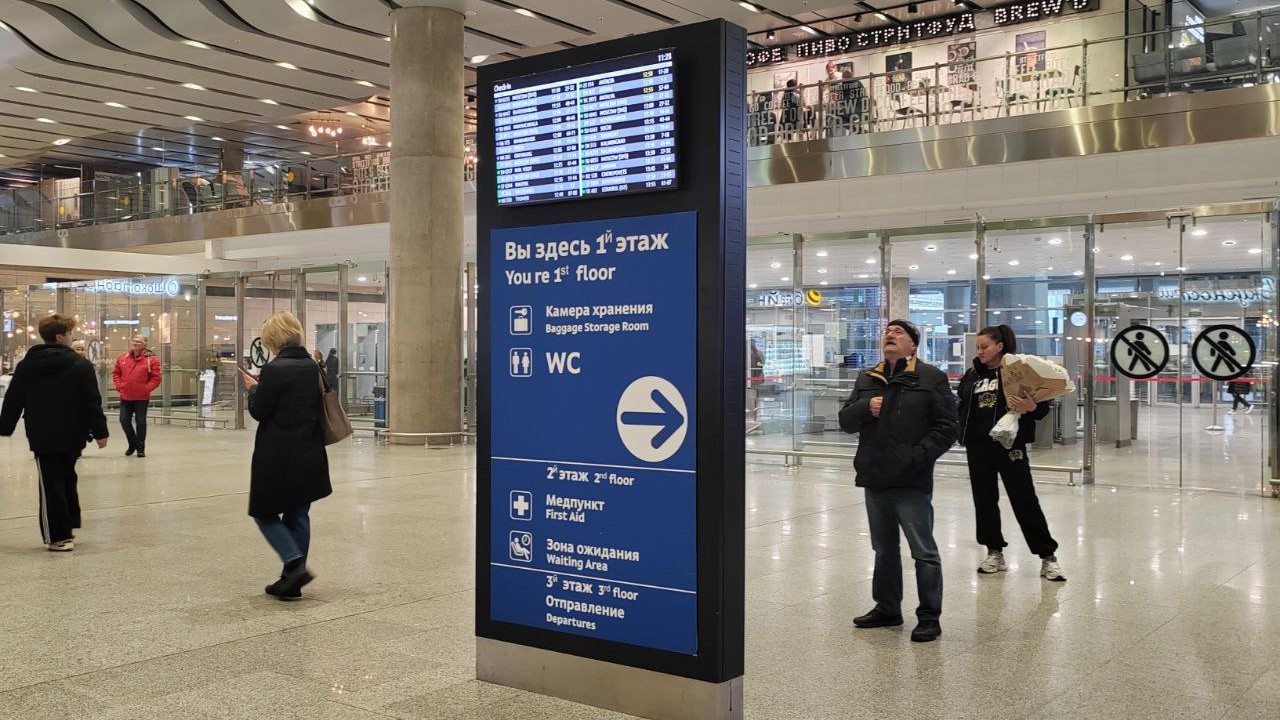 Аэропорт Пулково после сильного снегопада возобновил работу в штатном режиме